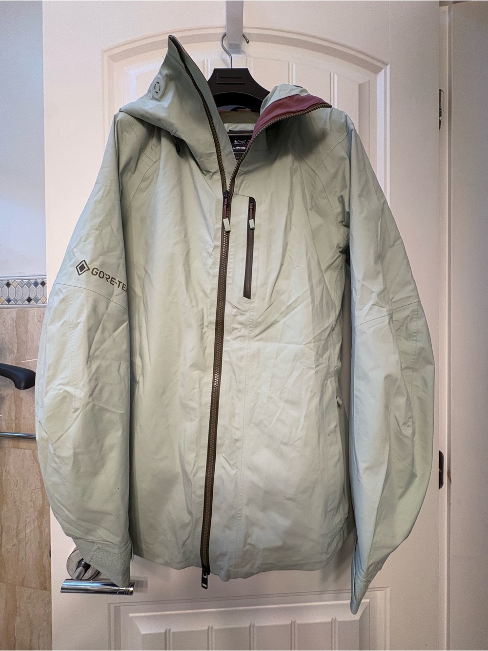 Burton AK Gortex Womenโs Light Mint Ski Jacket - size M